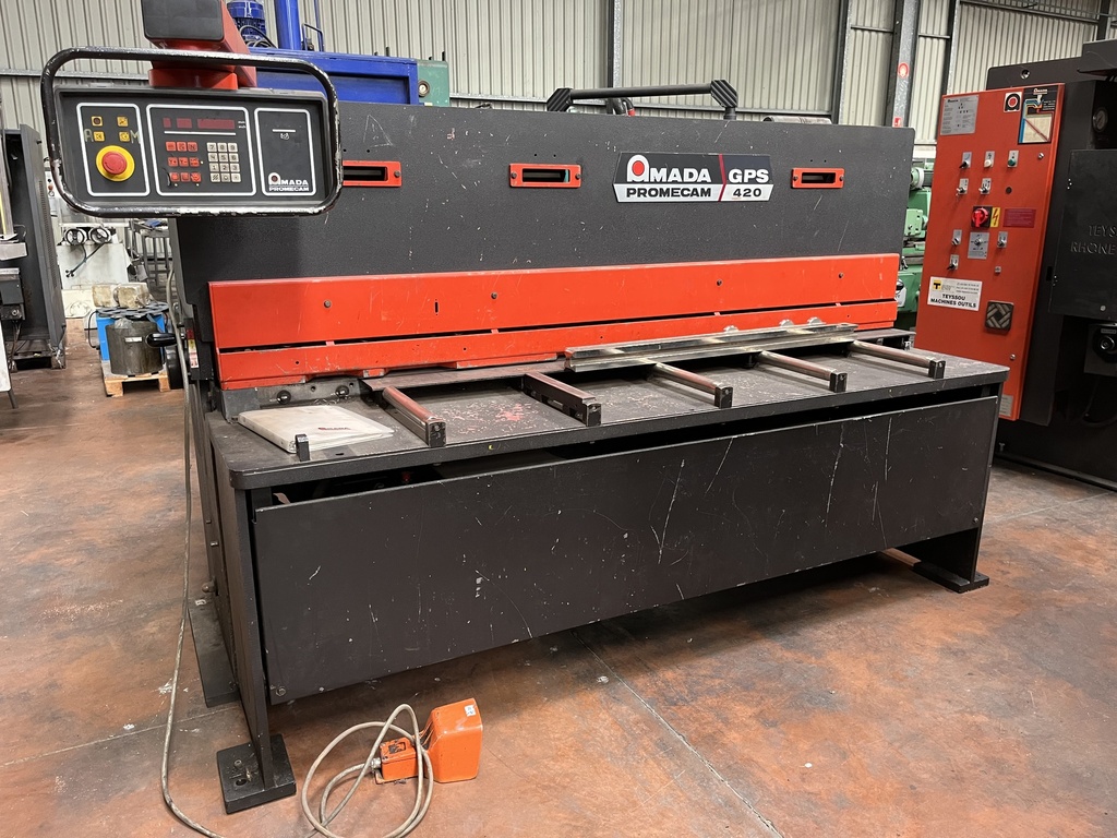 CISAILLE GUILLOTINE AMADA GPS 420