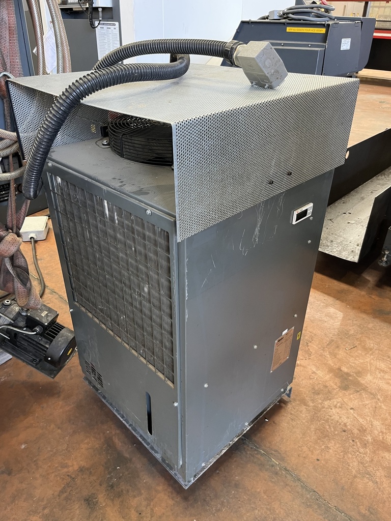 CENTRE D'USINAGE VERTICAL REALMECA Type RV 3