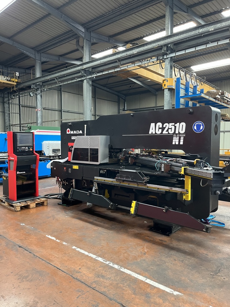 POINCONNEUSE ELECTRIQUE AMADA TYPE AC 2510