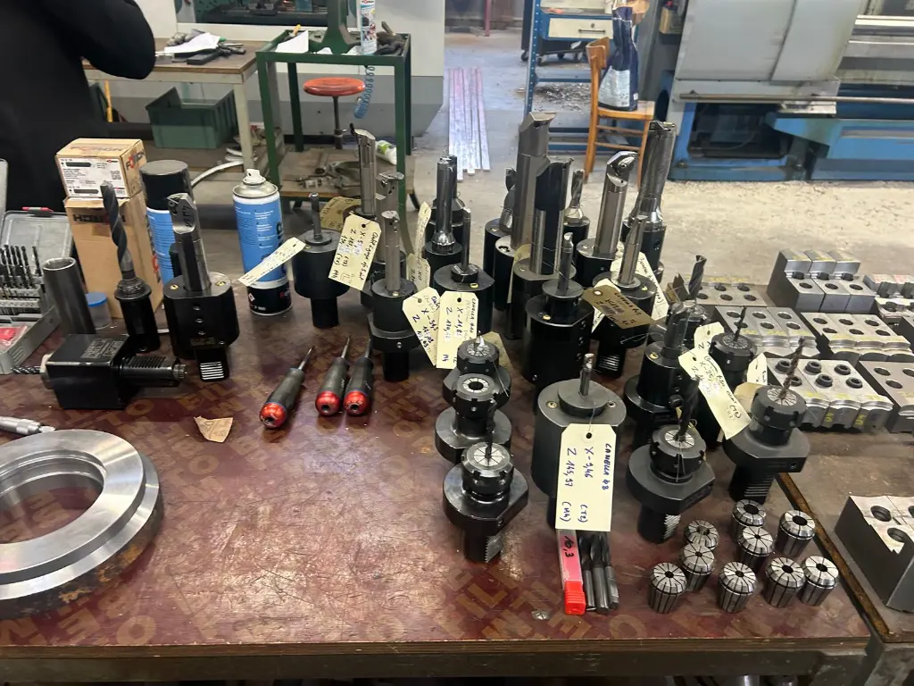 OUTILLAGE PORTE OUTILS