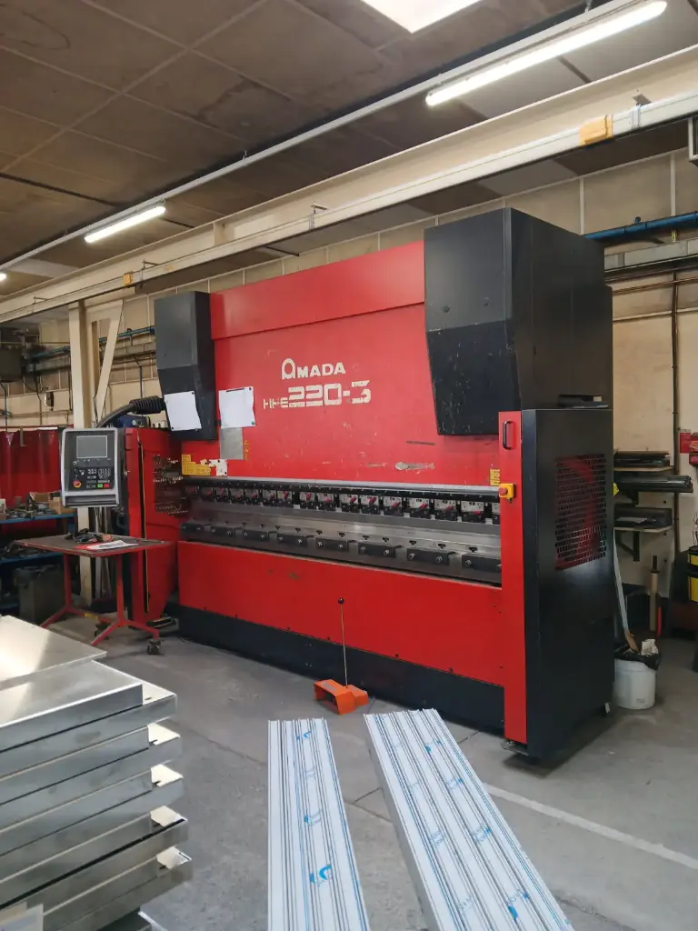 PRESSE PLIEUSE AMADA HFE 220-3