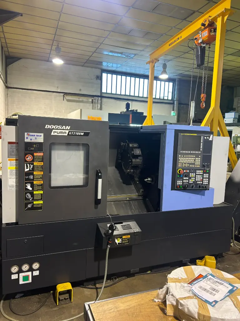 TOUR CNC DOOSAN GT 2100 M