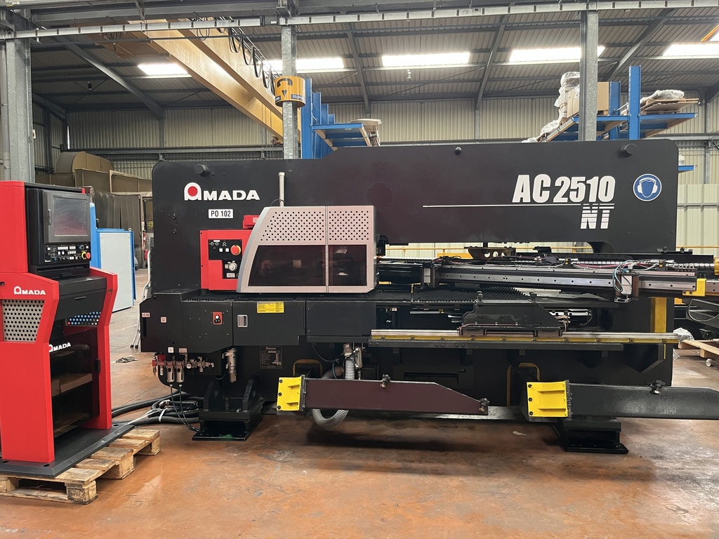 POINCONNEUSE ELECTRIQUE AMADA TYPE AC 2510